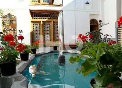 محوطه اقامتگاه ایروانی اصفهان